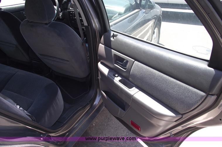 image for item A4128 2002 Ford Taurus SE