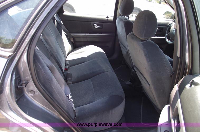 image for item A4128 2002 Ford Taurus SE