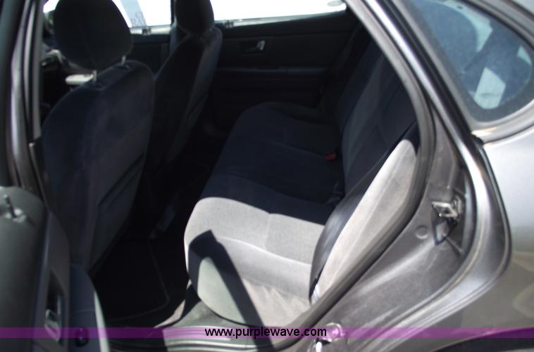 image for item A4128 2002 Ford Taurus SE