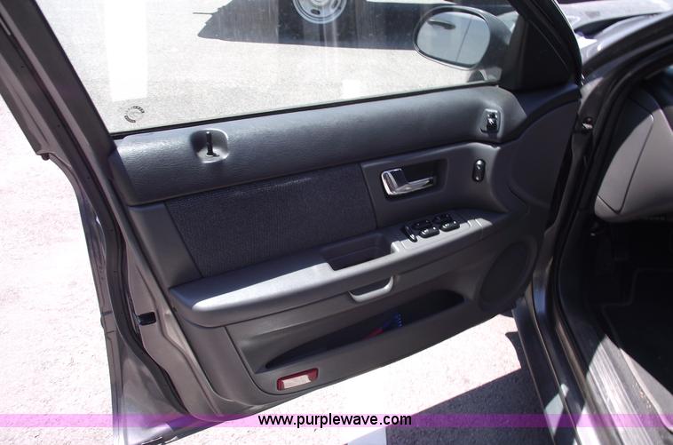 image for item A4128 2002 Ford Taurus SE