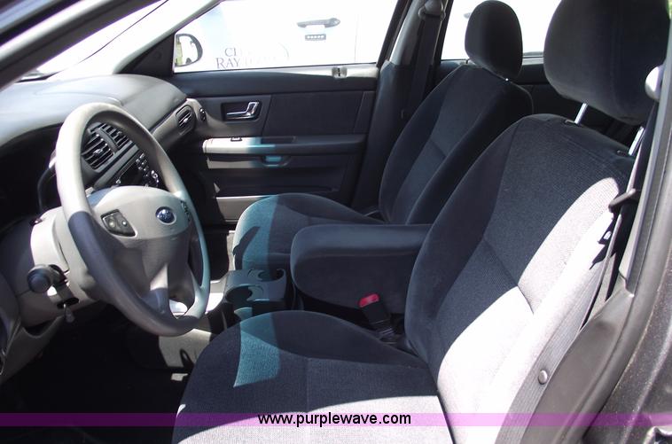 image for item A4128 2002 Ford Taurus SE
