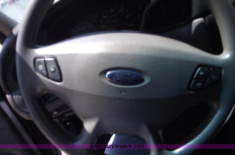 image for item A4128 2002 Ford Taurus SE