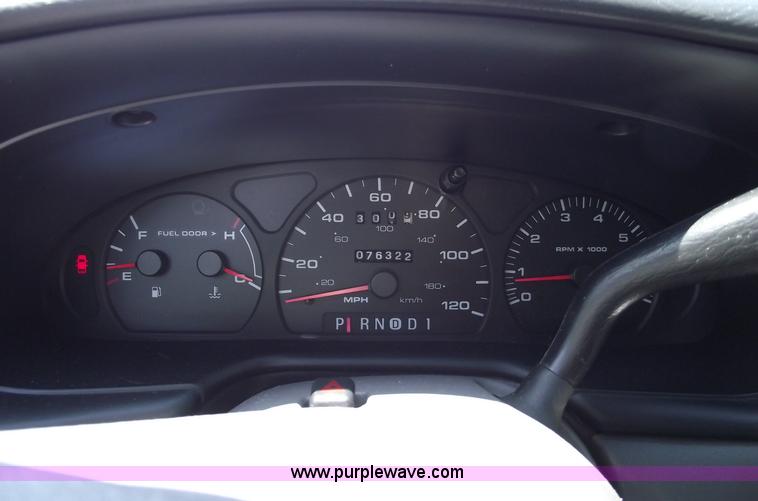 image for item A4128 2002 Ford Taurus SE