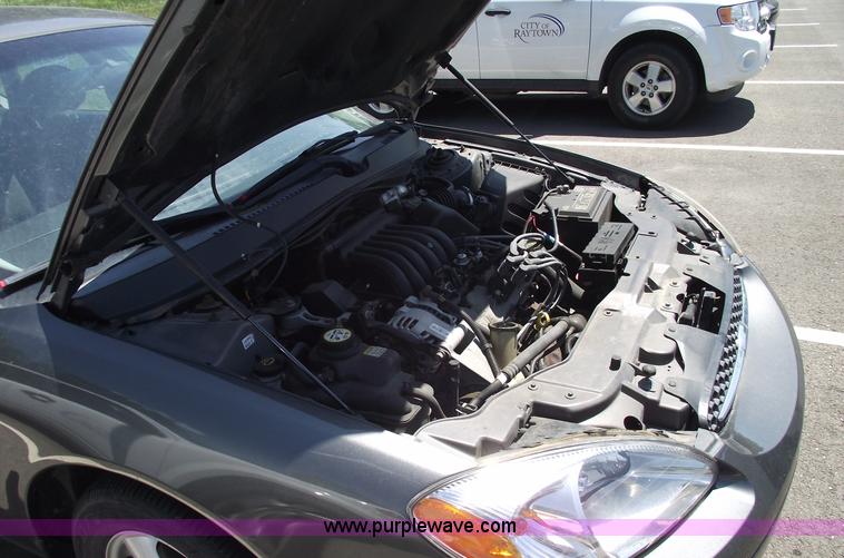 image for item A4128 2002 Ford Taurus SE