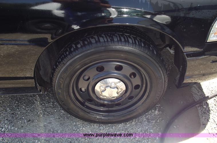 image for item A4131 2005 Ford Crown Victoria Police Interceptor