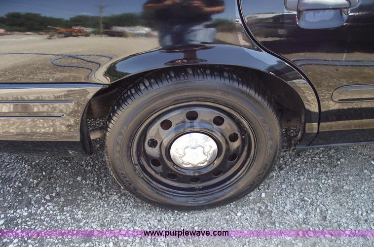 image for item A4131 2005 Ford Crown Victoria Police Interceptor