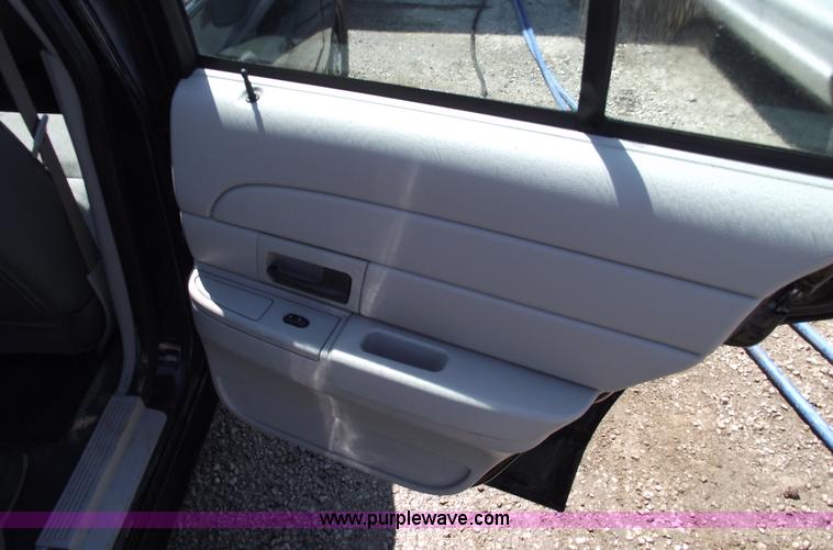 image for item A4131 2005 Ford Crown Victoria Police Interceptor