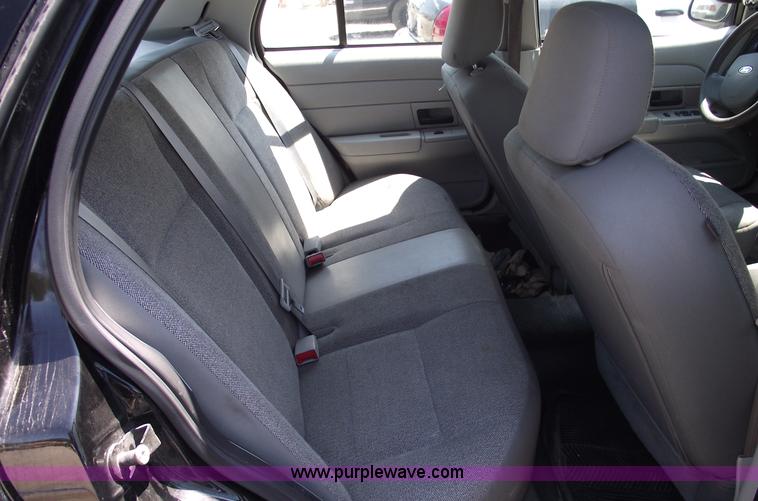 image for item A4131 2005 Ford Crown Victoria Police Interceptor