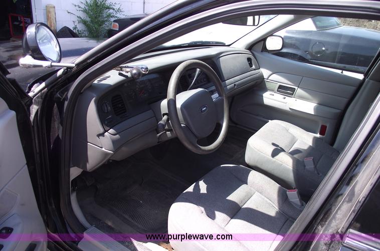 image for item A4131 2005 Ford Crown Victoria Police Interceptor