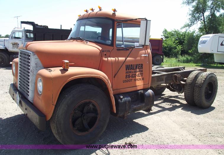 image for item A4140 1971 International 1700A truck cab and chassis