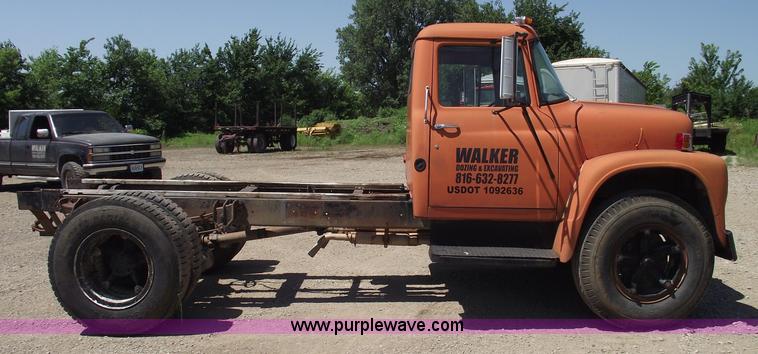 image for item A4140 1971 International 1700A truck cab and chassis