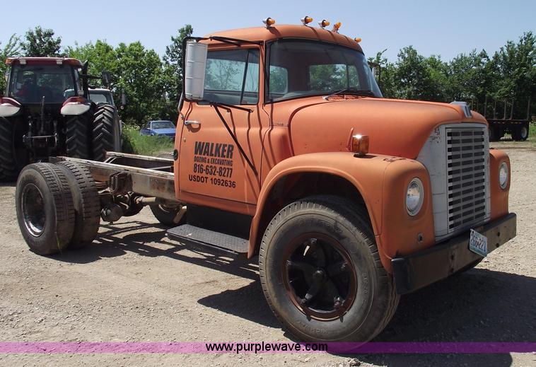 image for item A4140 1971 International 1700A truck cab and chassis