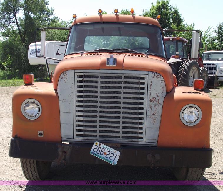 image for item A4140 1971 International 1700A truck cab and chassis