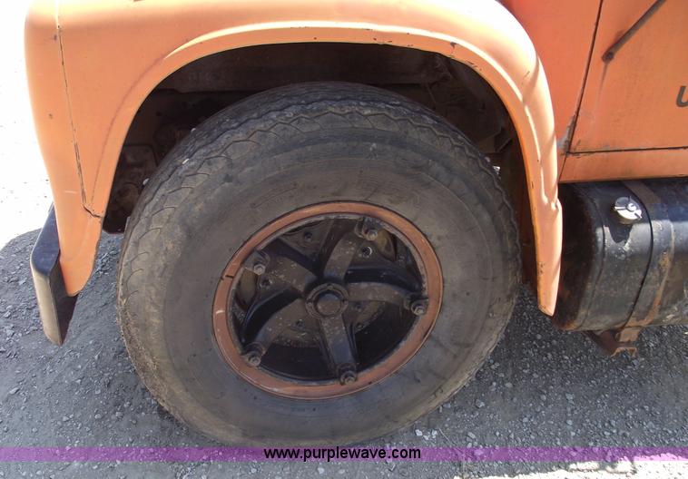 image for item A4140 1971 International 1700A truck cab and chassis