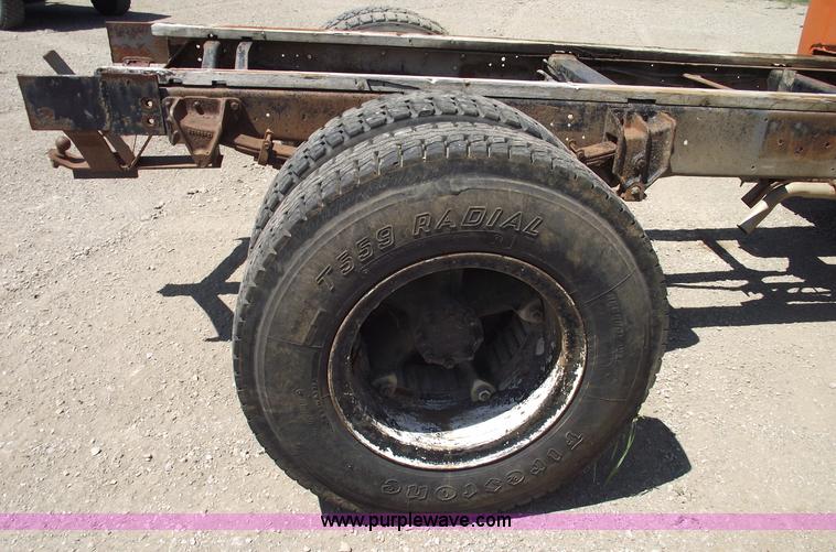 image for item A4140 1971 International 1700A truck cab and chassis
