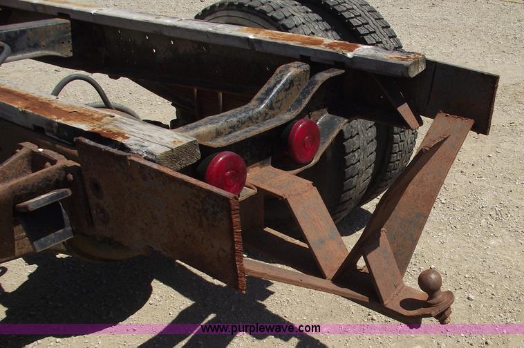image for item A4140 1971 International 1700A truck cab and chassis
