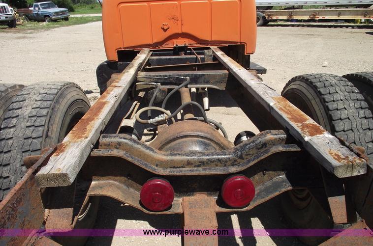 image for item A4140 1971 International 1700A truck cab and chassis