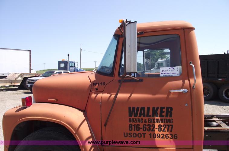 image for item A4140 1971 International 1700A truck cab and chassis