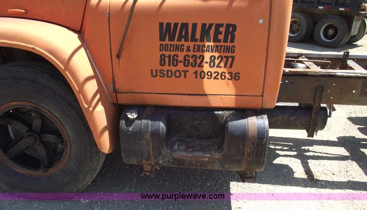 image for item A4140 1971 International 1700A truck cab and chassis