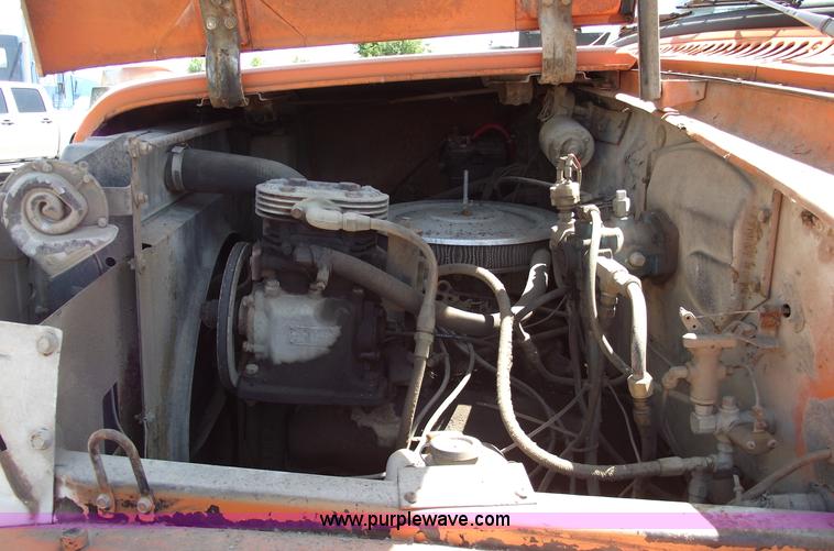 image for item A4140 1971 International 1700A truck cab and chassis