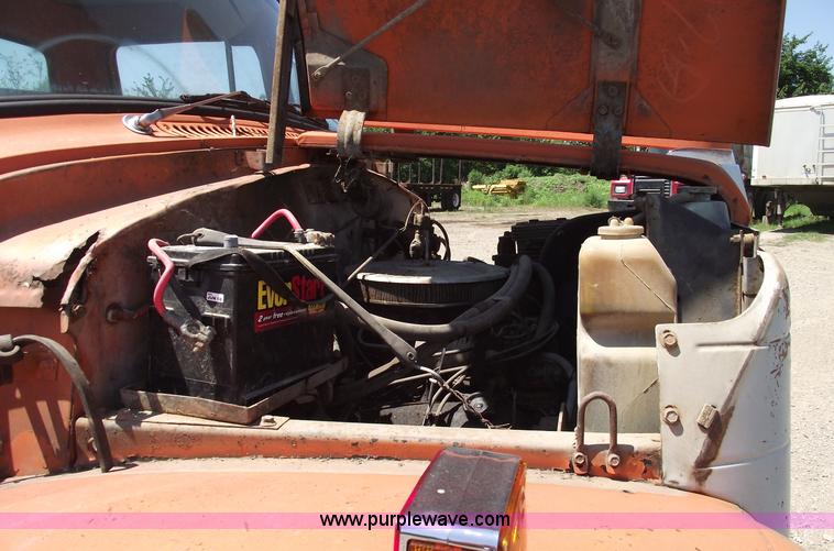 image for item A4140 1971 International 1700A truck cab and chassis