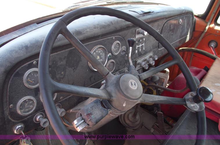 image for item A4140 1971 International 1700A truck cab and chassis