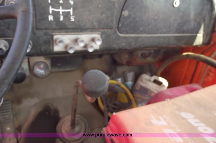 image for item A4140 1971 International 1700A truck cab and chassis