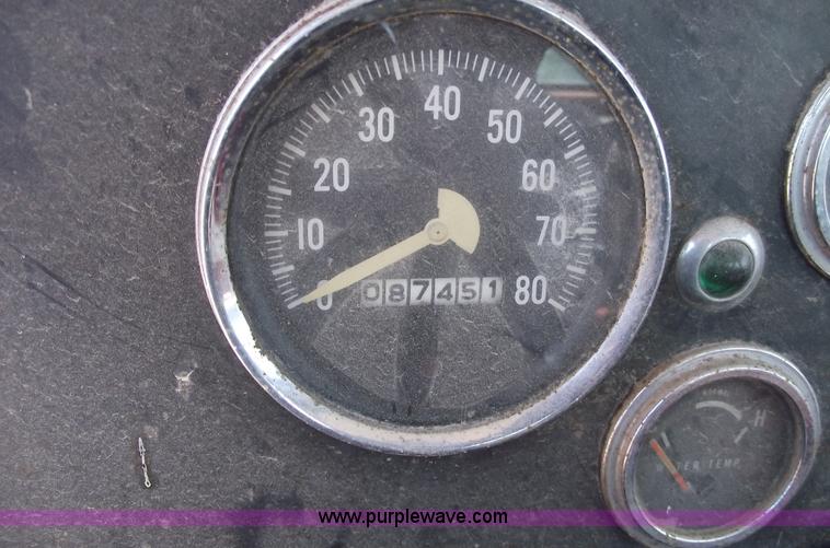 image for item A4140 1971 International 1700A truck cab and chassis