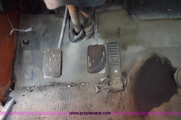 image for item A4140 1971 International 1700A truck cab and chassis