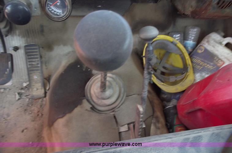 image for item A4140 1971 International 1700A truck cab and chassis