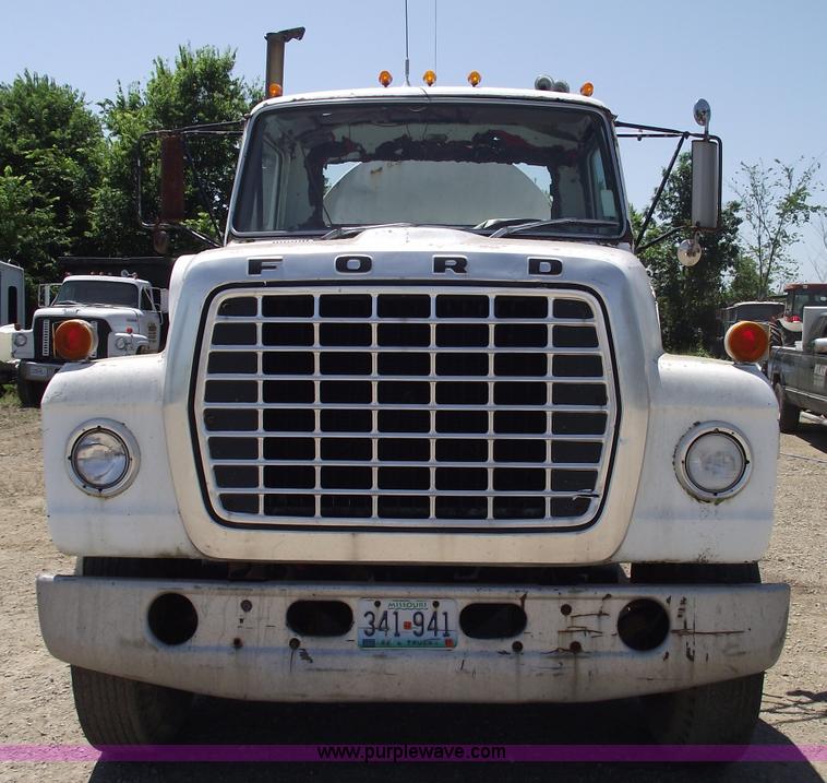 image for item A4142 1975 Ford L9000 water truck