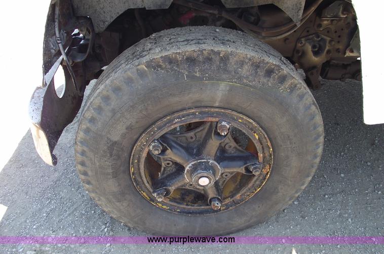 image for item A4142 1975 Ford L9000 water truck