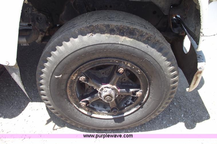 image for item A4142 1975 Ford L9000 water truck