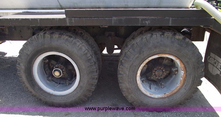 image for item A4142 1975 Ford L9000 water truck