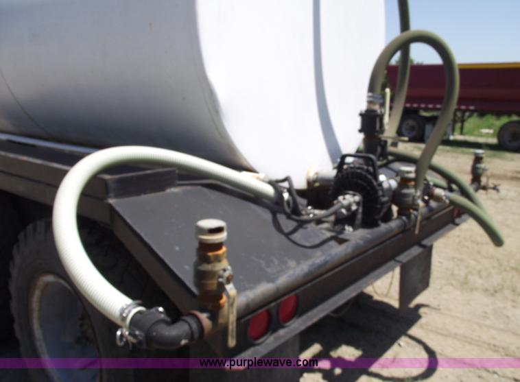 image for item A4142 1975 Ford L9000 water truck