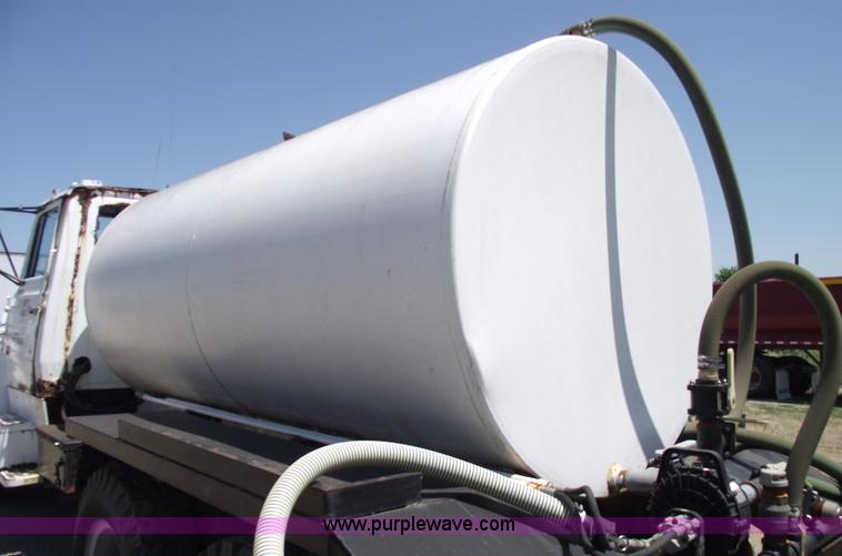 image for item A4142 1975 Ford L9000 water truck