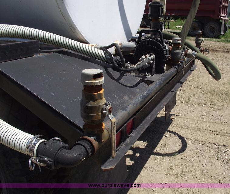 image for item A4142 1975 Ford L9000 water truck