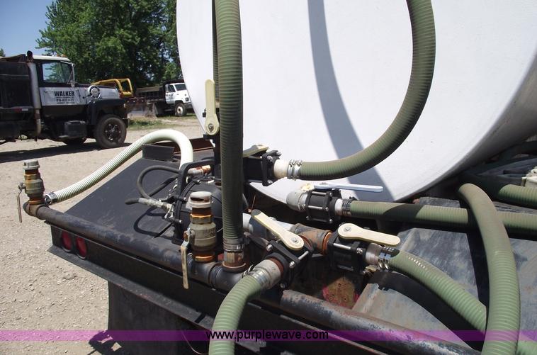 image for item A4142 1975 Ford L9000 water truck