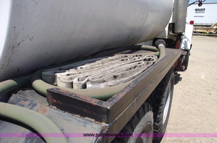 image for item A4142 1975 Ford L9000 water truck