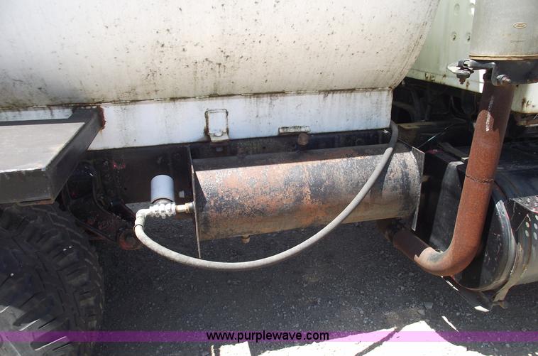 image for item A4142 1975 Ford L9000 water truck