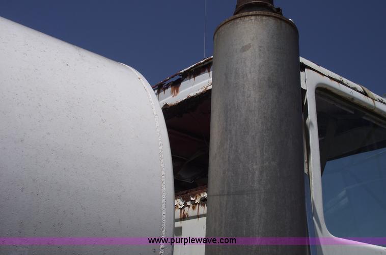 image for item A4142 1975 Ford L9000 water truck