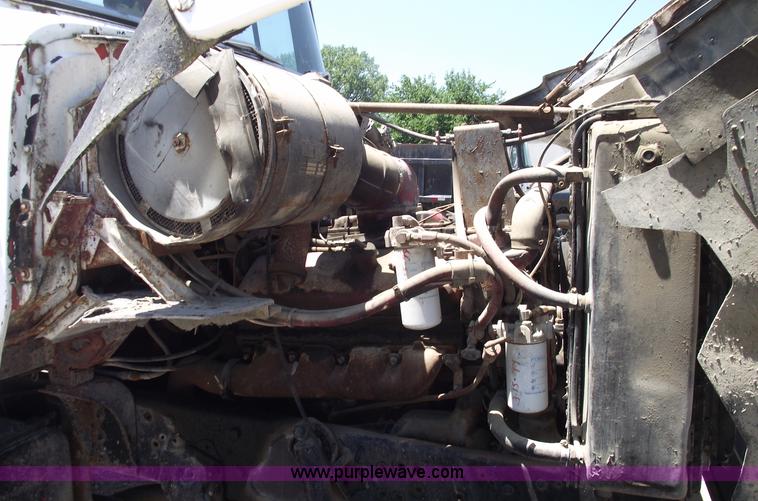 image for item A4142 1975 Ford L9000 water truck