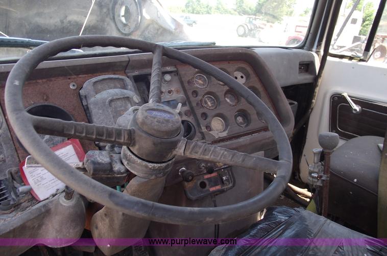 image for item A4142 1975 Ford L9000 water truck