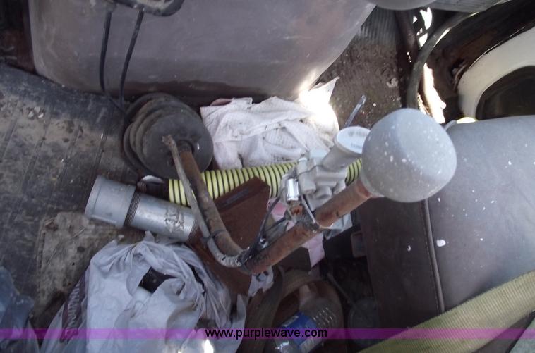 image for item A4142 1975 Ford L9000 water truck