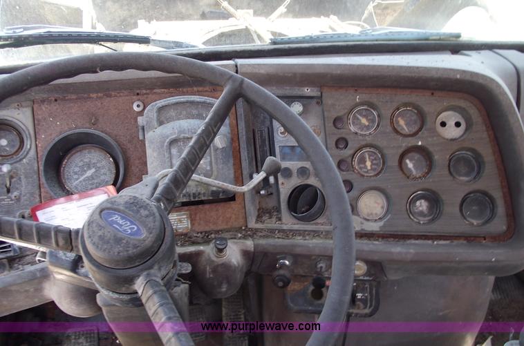 image for item A4142 1975 Ford L9000 water truck