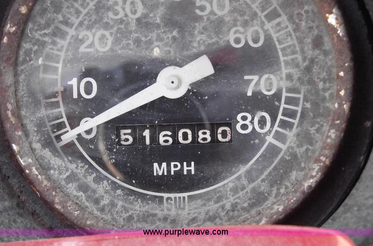 image for item A4142 1975 Ford L9000 water truck