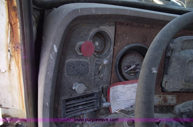 image for item A4142 1975 Ford L9000 water truck