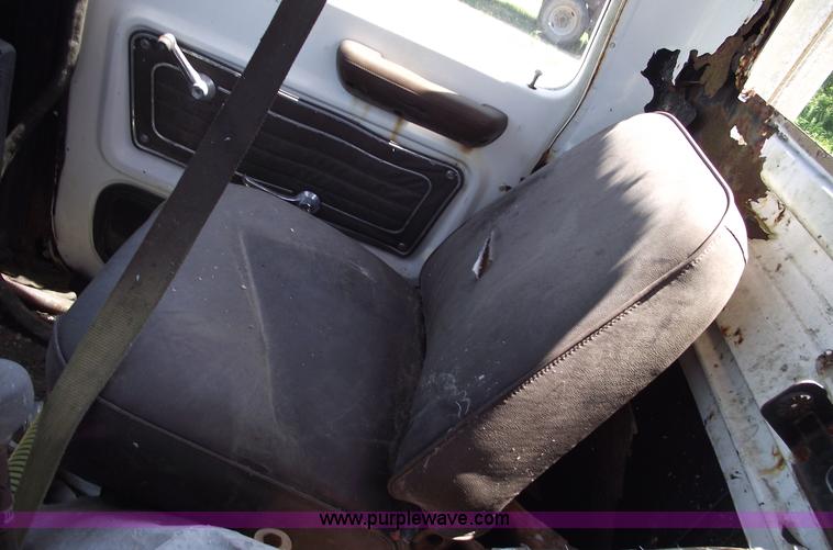 image for item A4142 1975 Ford L9000 water truck