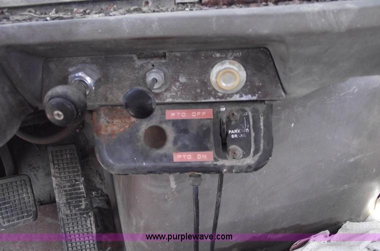 image for item A4142 1975 Ford L9000 water truck