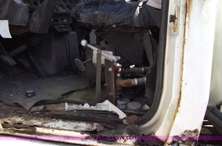 image for item A4142 1975 Ford L9000 water truck